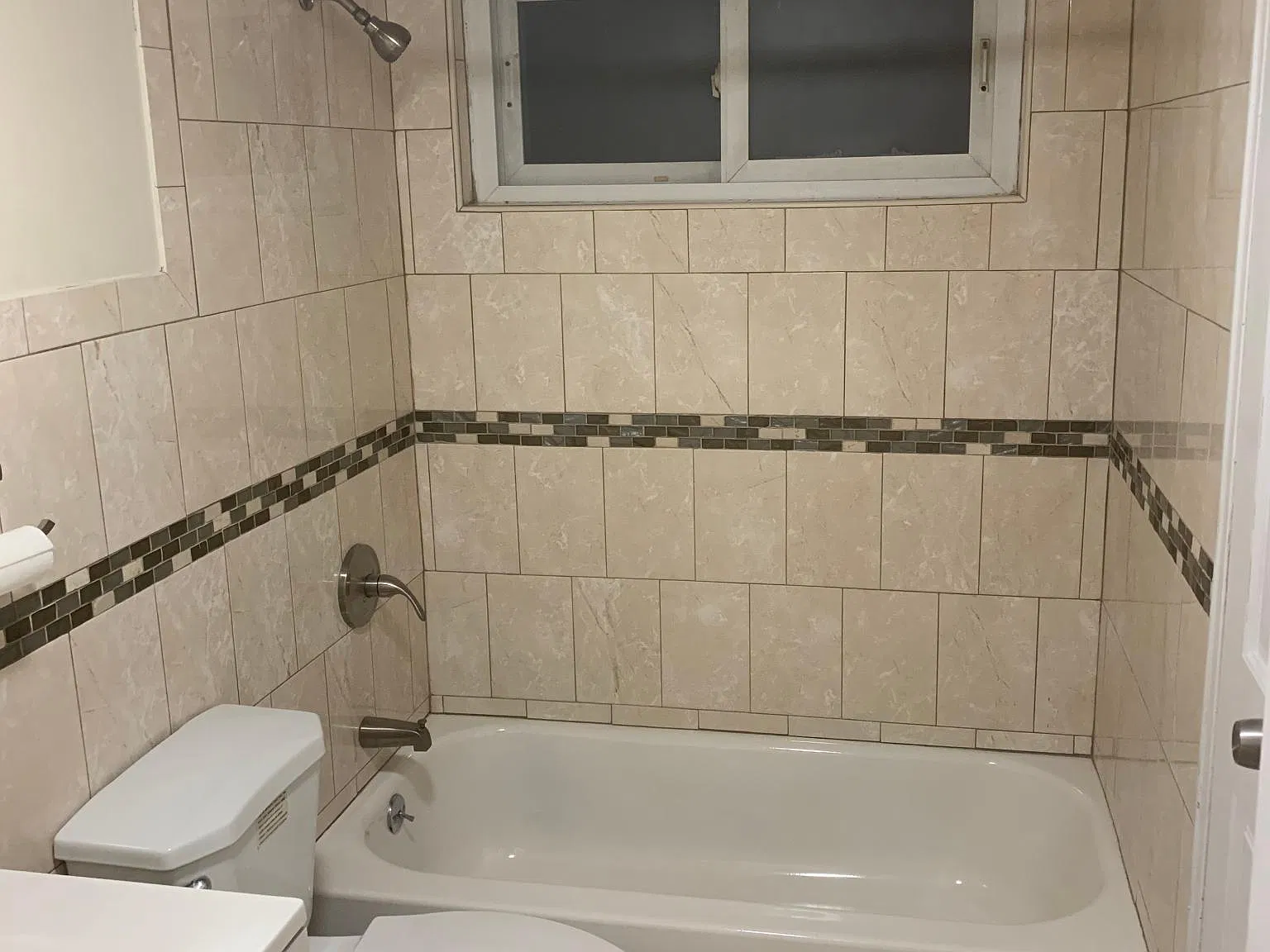 3 bed, 1000 sqft, $3,000 — Photo 3