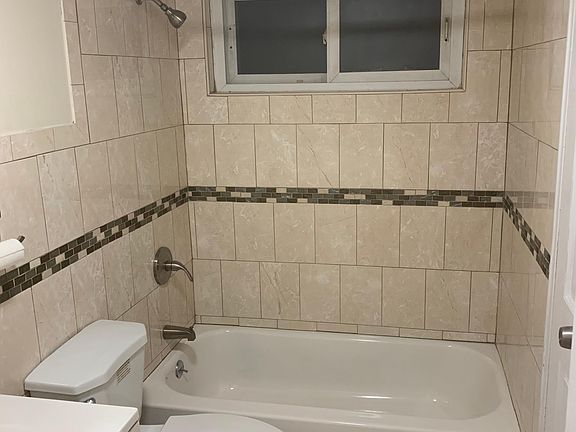 4th image of 11903 Lakeview Blvd #1