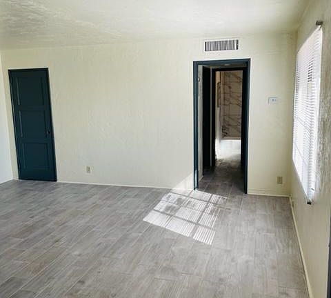 3rd image of 2620 E Glenn St #1/2