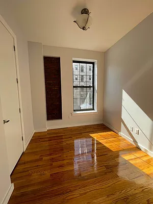 Rented by Greenrock Management | media 30