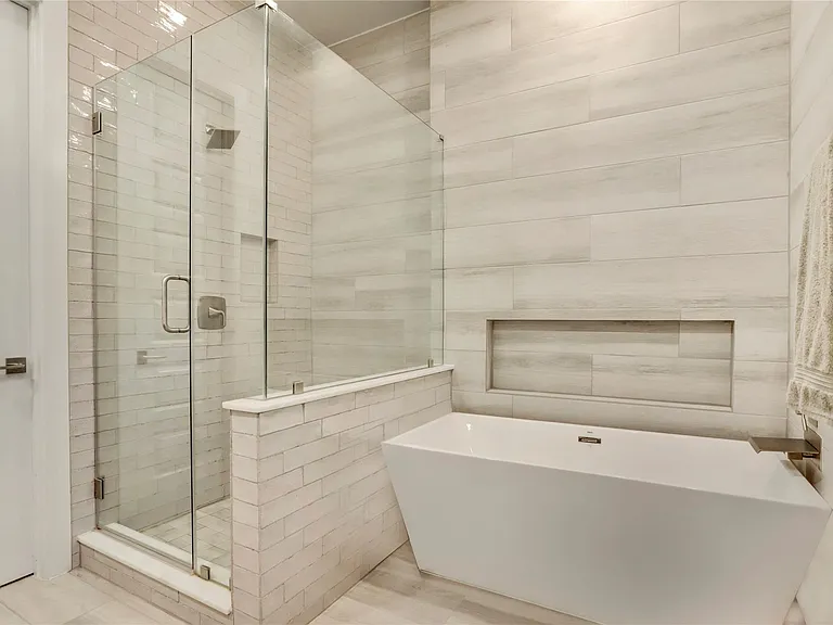 1104 Ennis St — Photo 20