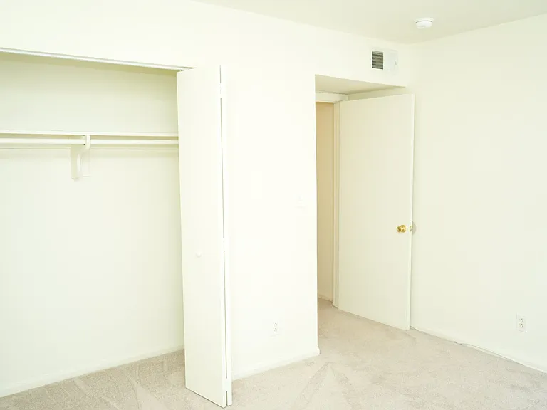 Gardenwood Apartments — Photo 33
