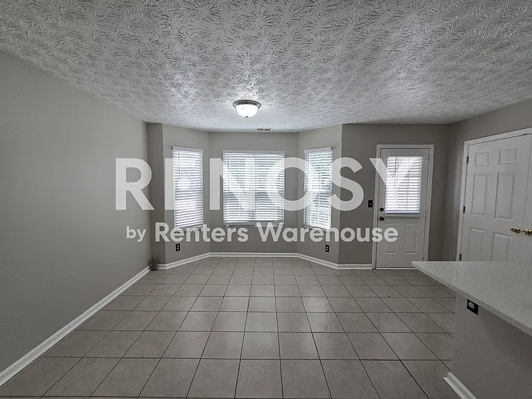 5533 Strathmoor Manor Cir — Photo 9