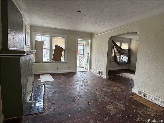 4th image of 14901 Sorrento St