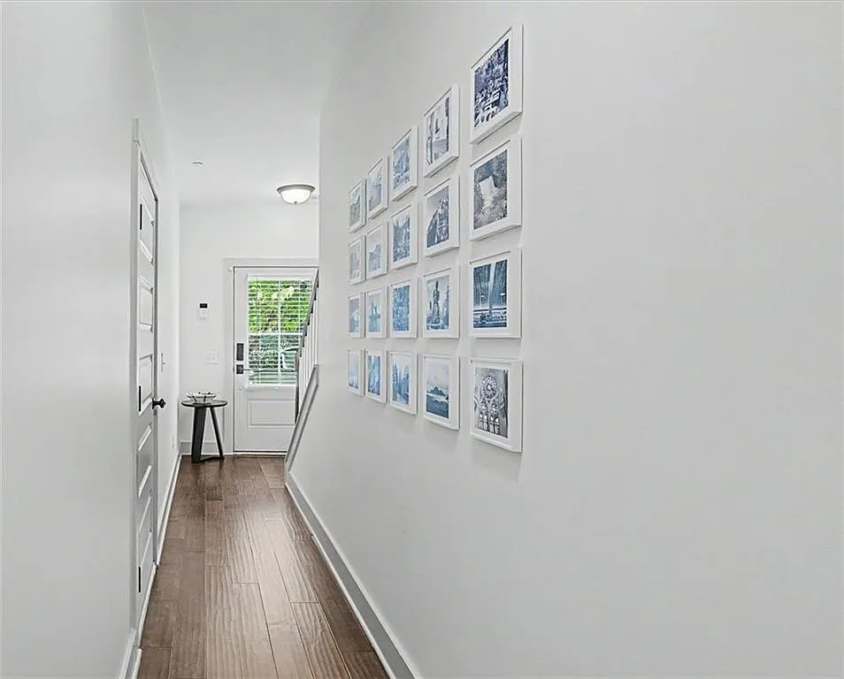 3 bed, 5.0 bath, 1476 sqft, $3,200 — Photo 3