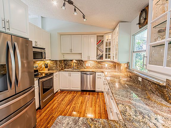 4th image of 2268 SW Mount Vernon Street