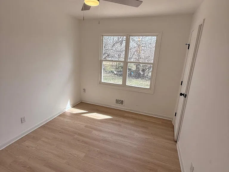 7205 Overton Ave — Photo 16