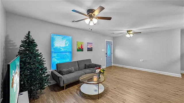 528 Grovewood Dr — Photo 3