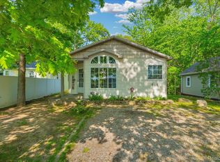 2102 Miles Rd, Lapeer, MI 48446