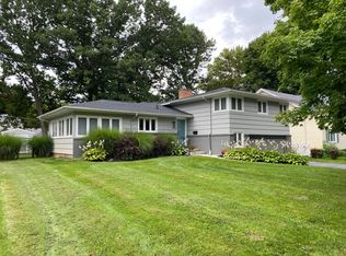 440 Oakdale Dr, Rochester, NY 14618