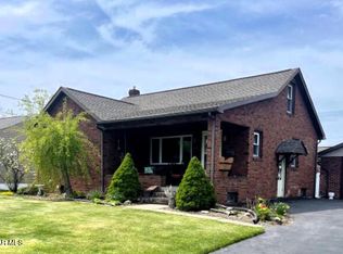 917 Edgar St, Hollidaysburg, PA 16648