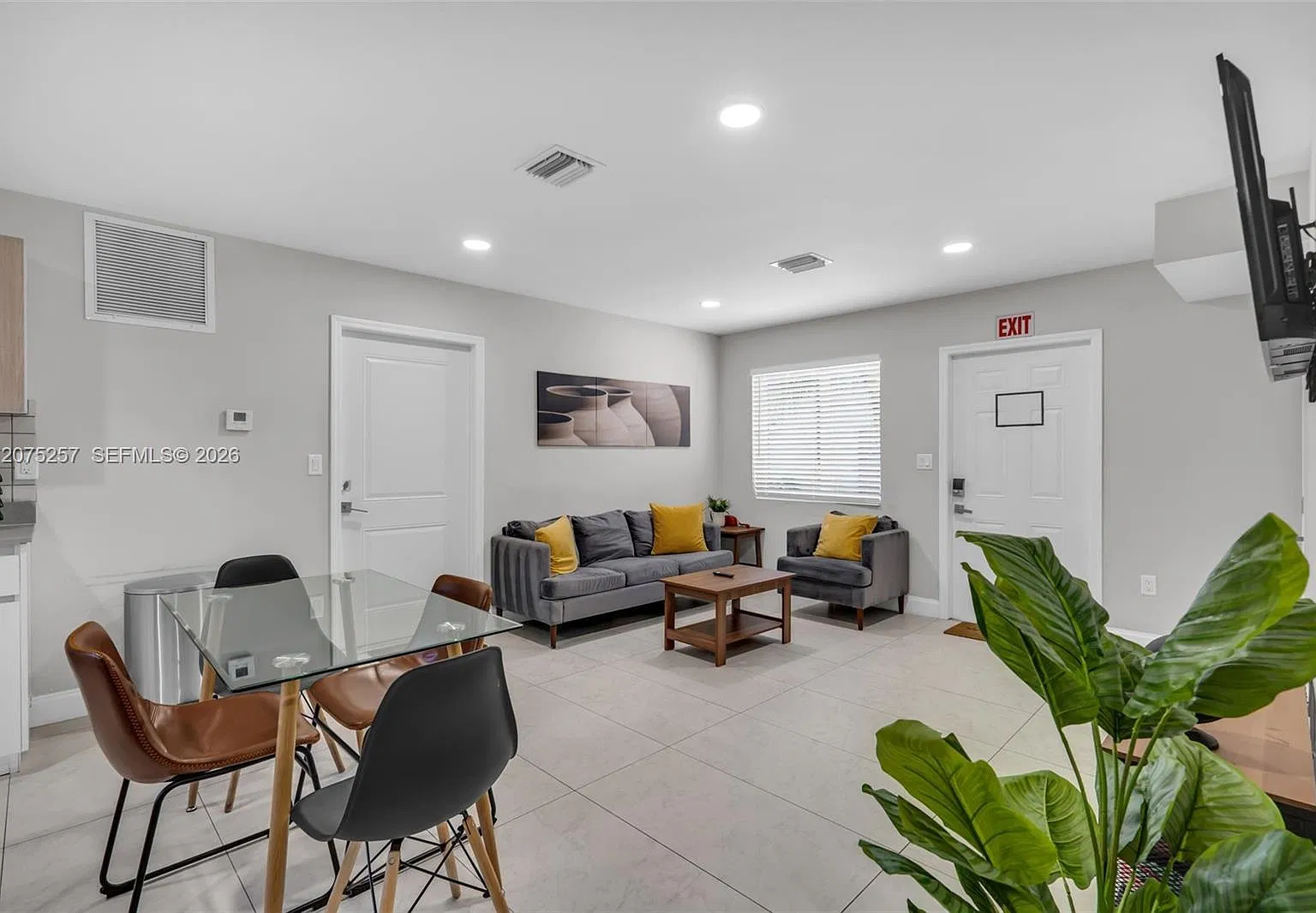 North Lauderdale — Photo 4