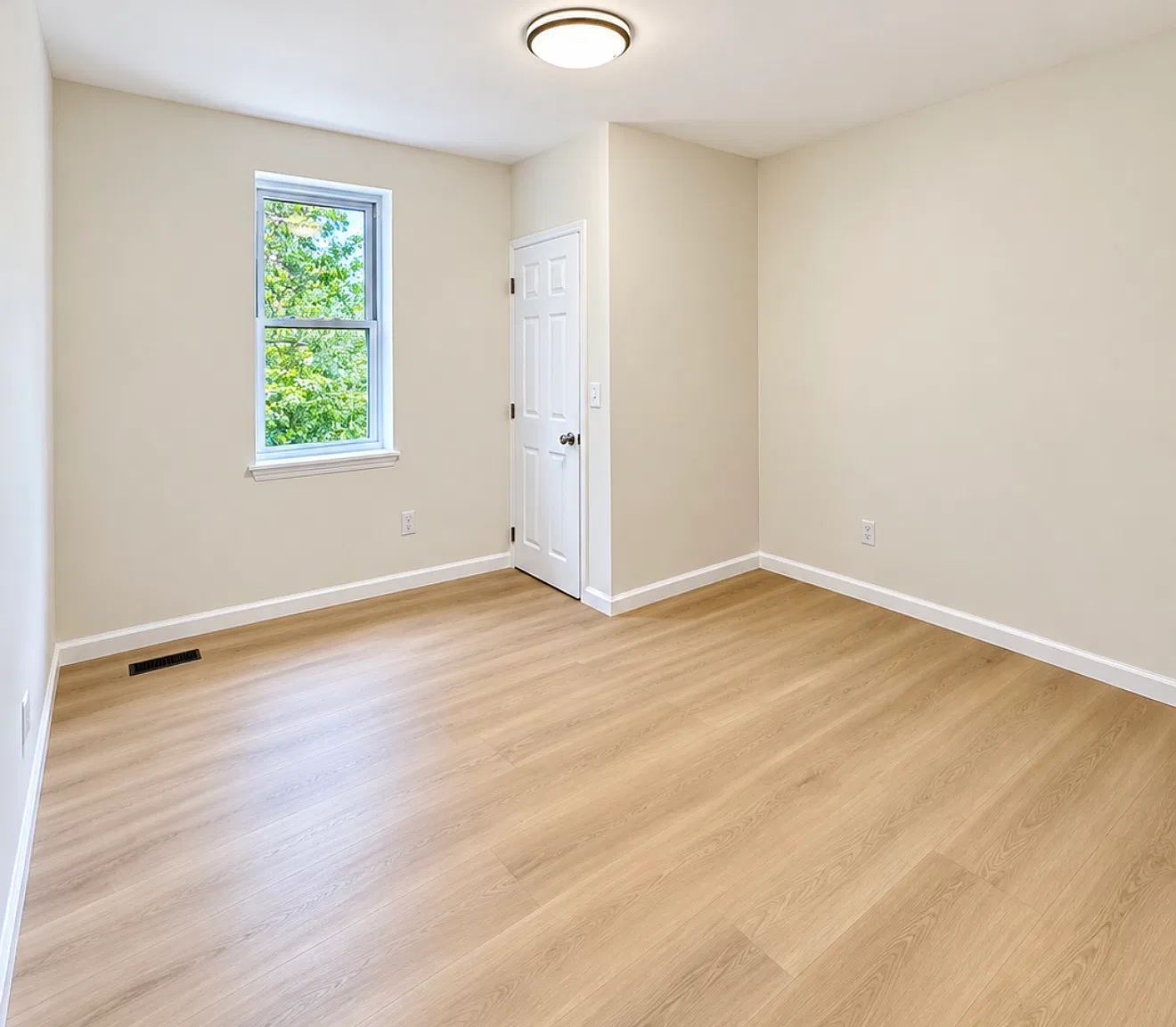 3 bed, 1.5 bath, 1250 sqft, $2,700 — Photo 2