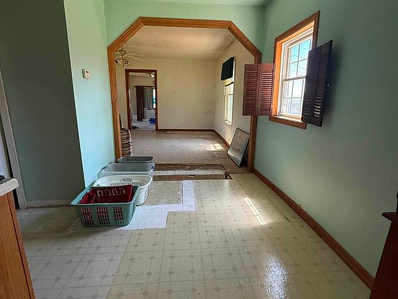 5th image of 529 Mill St