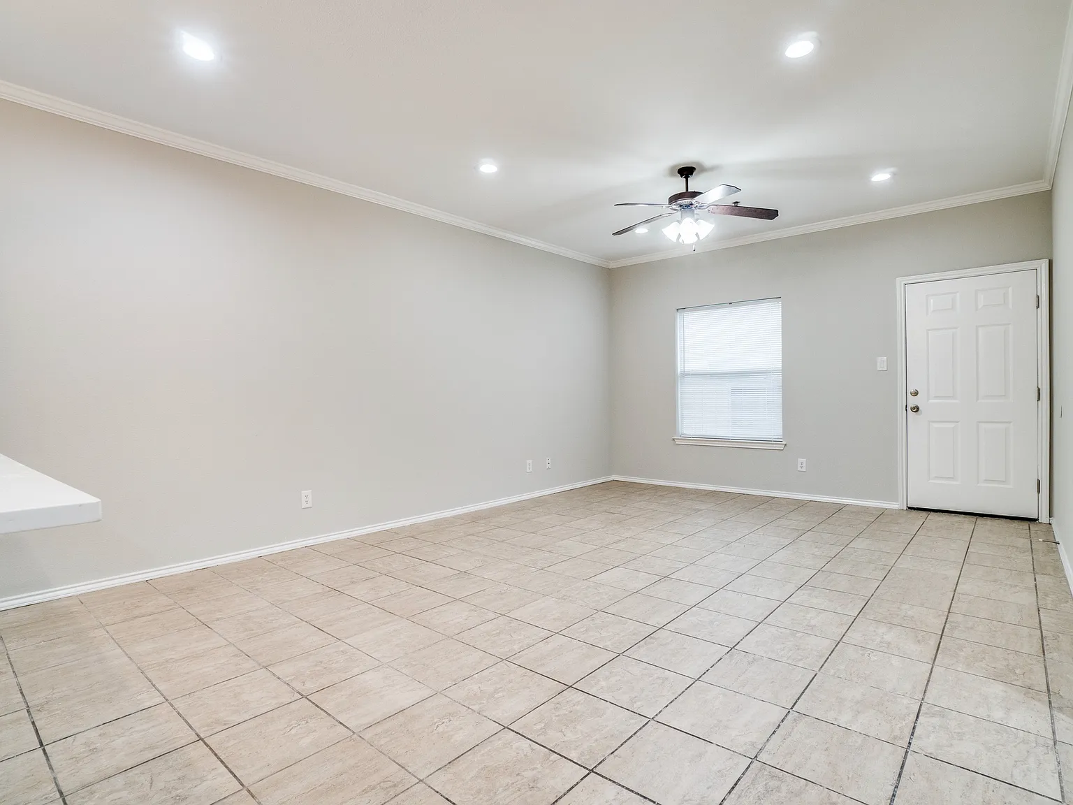 2 bed, 1000 sqft, $1,250 — Photo 4