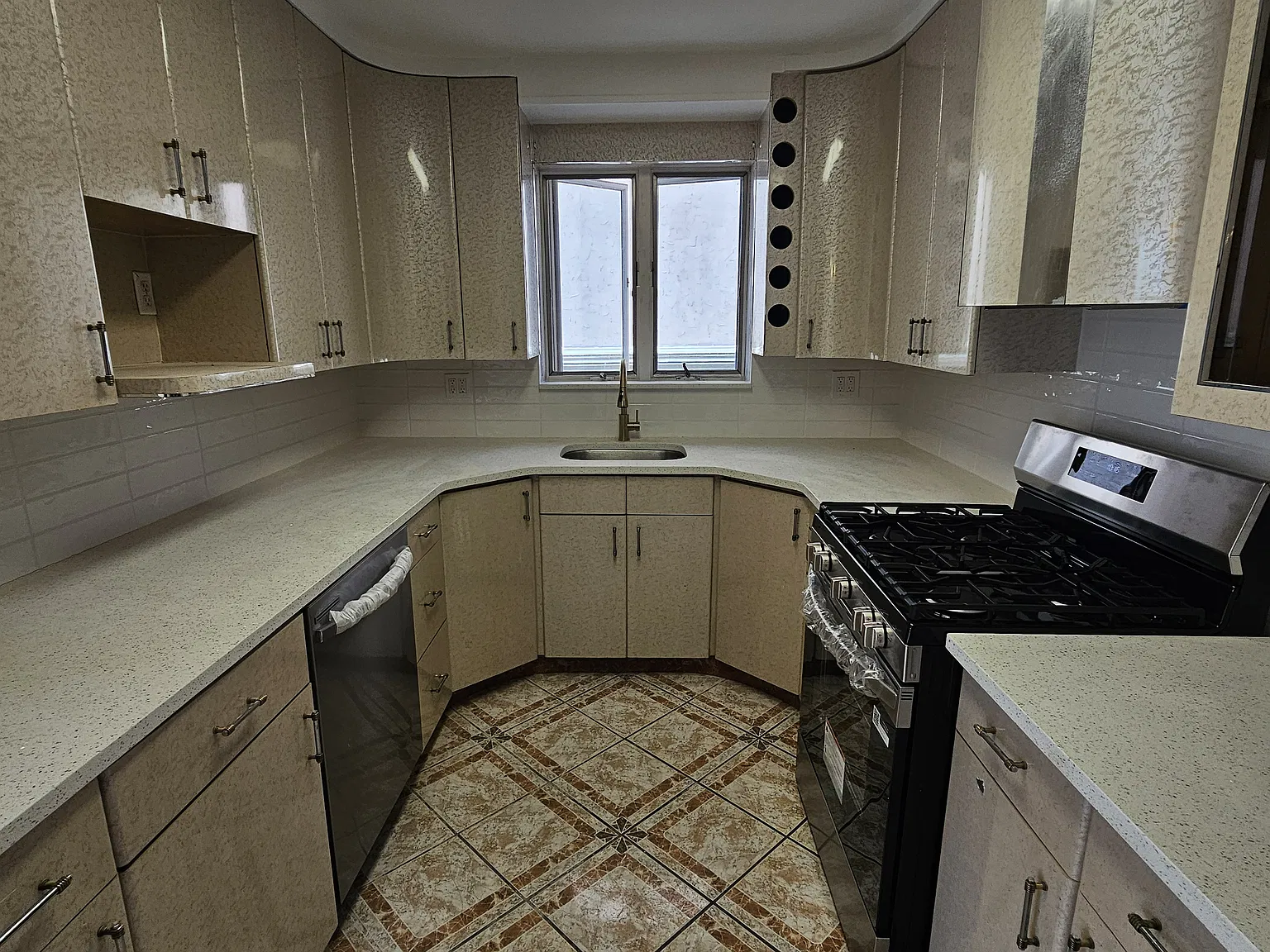 3 bed, 1500 sqft, $4,000 — Photo 1