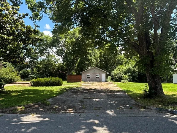 642 W Sandy Rd, Atoka, OK 74525