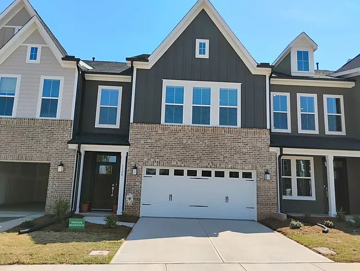 1124 Bell Heather Rd — Photo 1