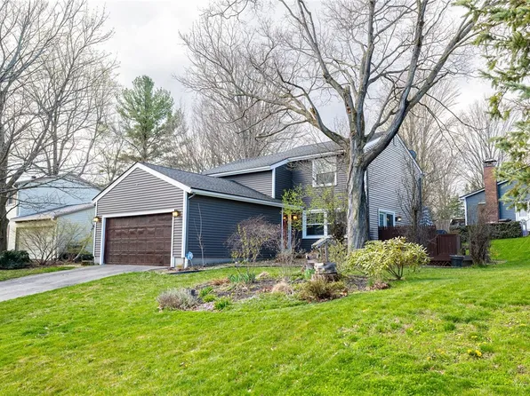 144 Beacon Hills Dr S, Penfield, NY 14526