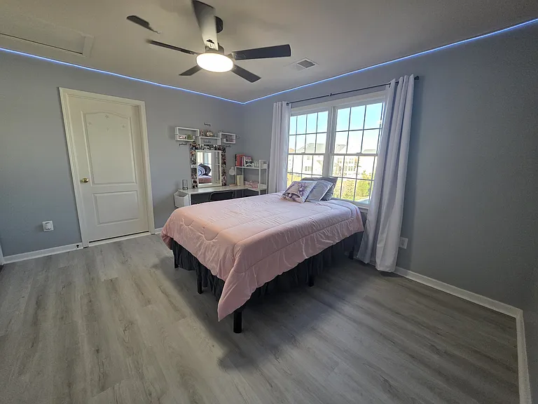 Upstairs Bedroom 2 - Jack and Jill Room