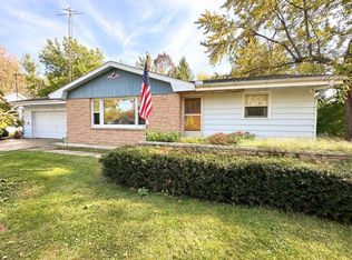 1620 Sunset Ln, Delavan, WI 53115