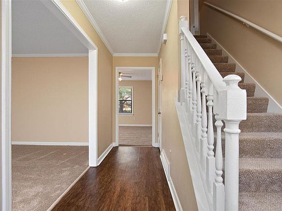 4th image of 2183 Burlingate Dr