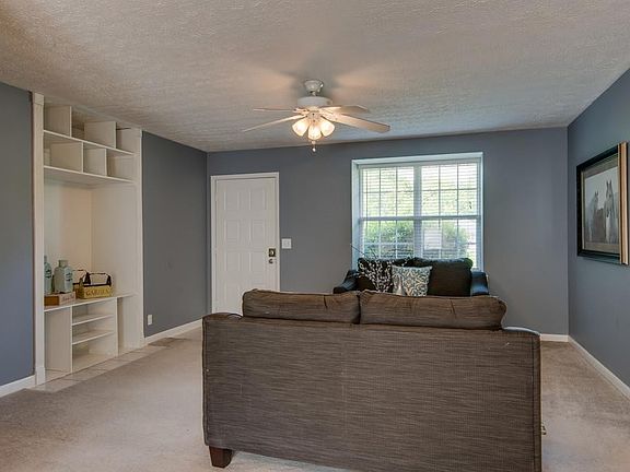 3rd image of 7207 White Oak Dr