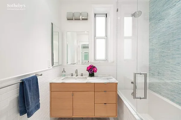 Sold by Sotheby's International Realty | media 28