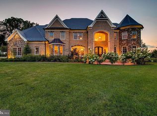 957 Mackall Farms Ln, Mc Lean, VA 22101