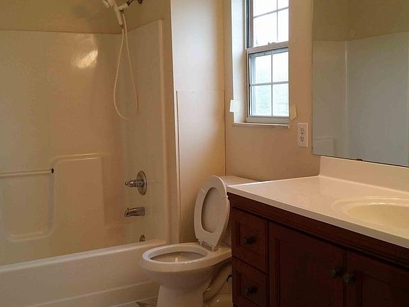 4th image of 326 Huntsford Dr