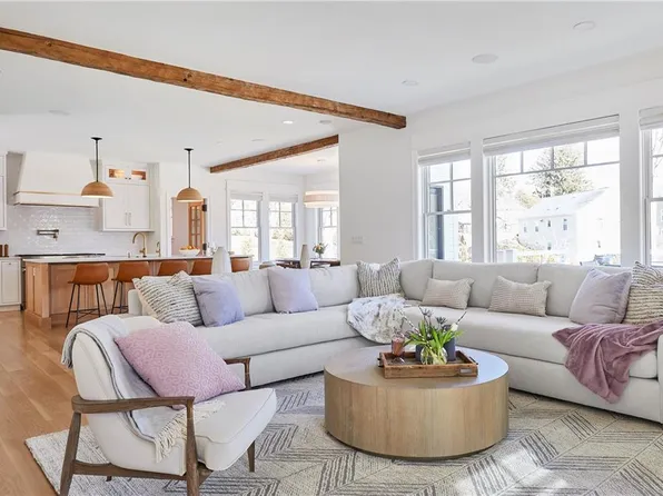 210 Explorer Dr N, Saunderstown, RI 02874