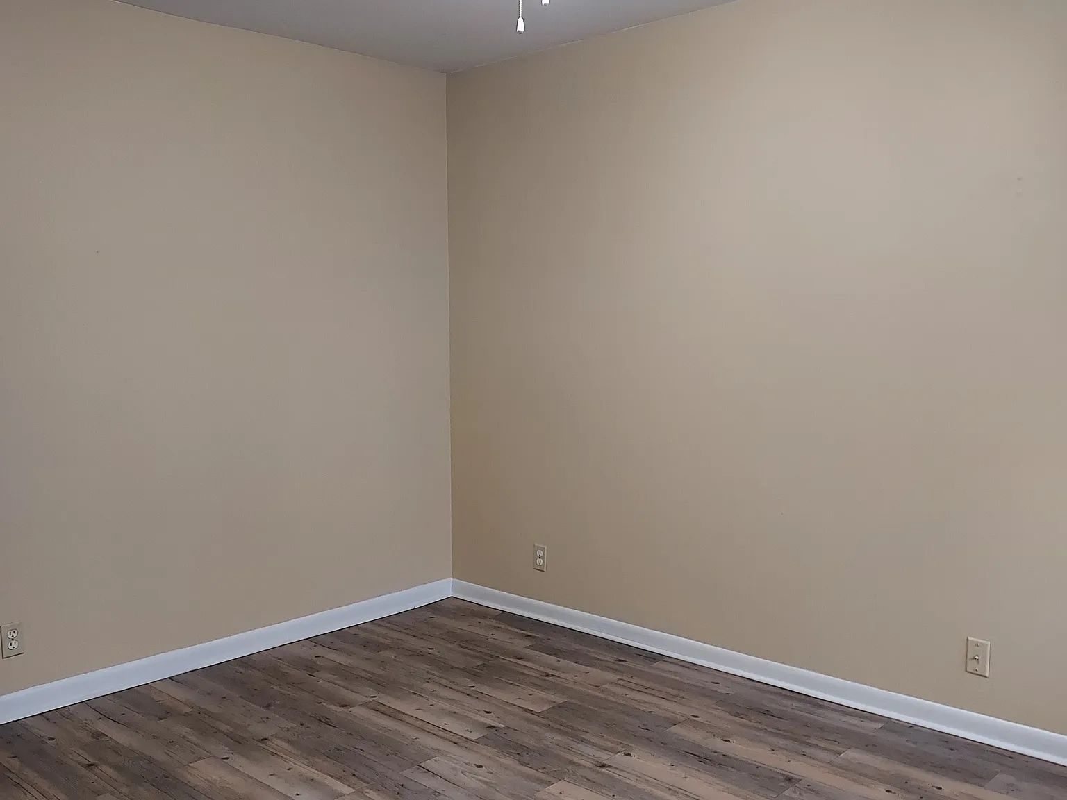 3 bed, 900 sqft, $1,325 — Photo 3