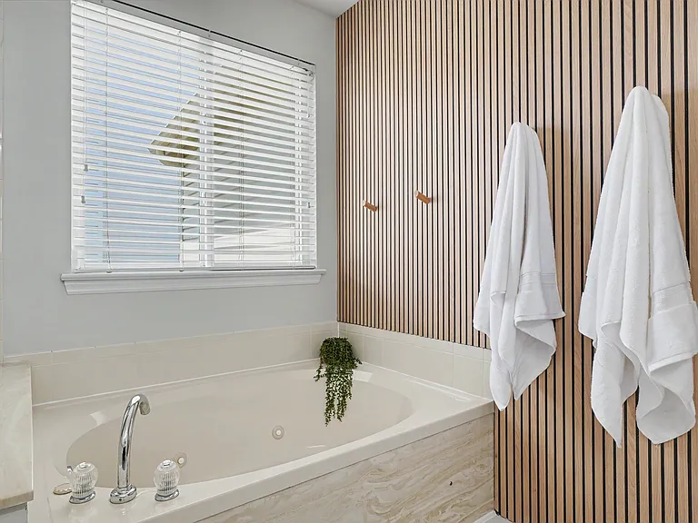 8003 Knights Crossing Dr — Photo 21