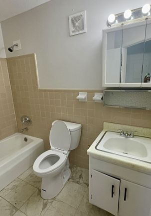 5th image of 5985 Windsor Forest Dr APT 23