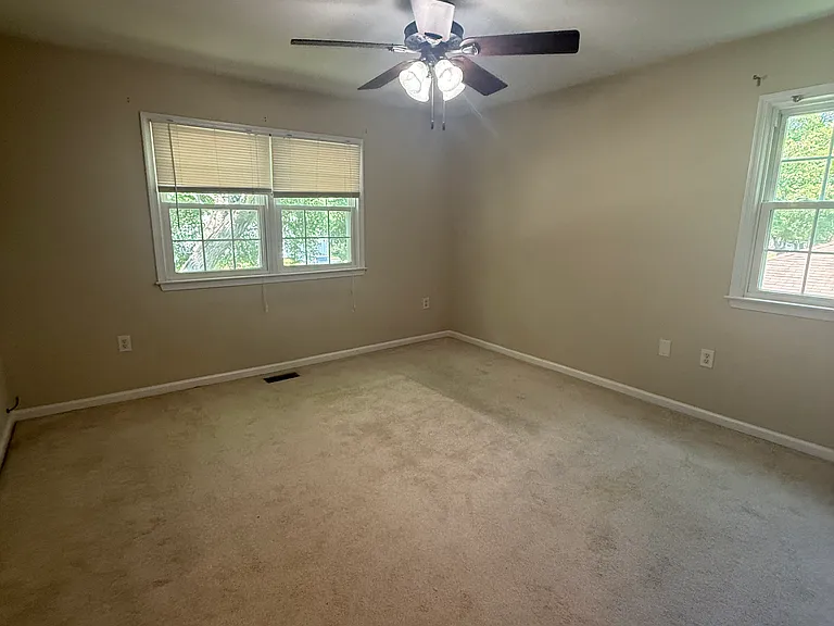 274 Exeter Rd — Photo 13