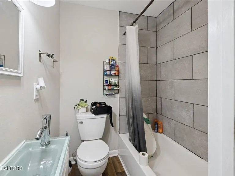 400 W 2nd Ave #2 — Photo 5