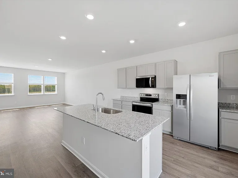 122 Bowers St — Photo 16
