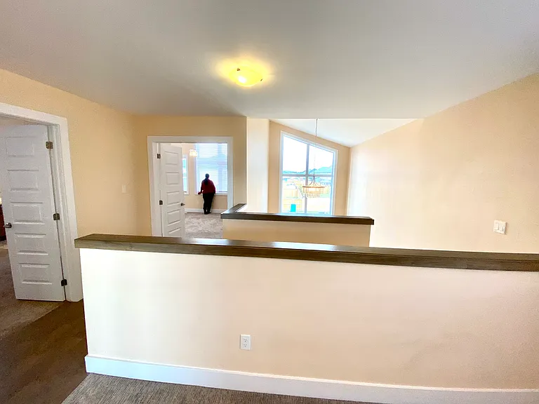 1236 Medway Park Dr — Photo 2