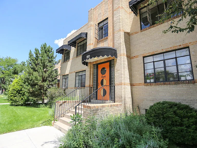Elegante Apartments — Photo 9