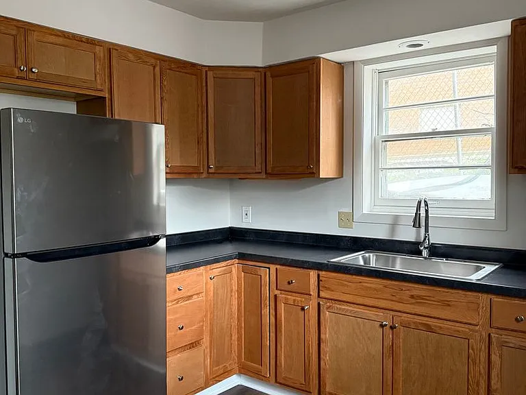 4844 Taylor St — Photo 2