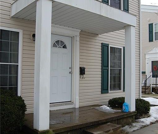 4th image of 33 Bunker Hill Ln