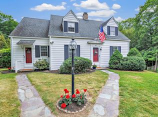 3 Wheeler Dr, Trumbull, CT 06611