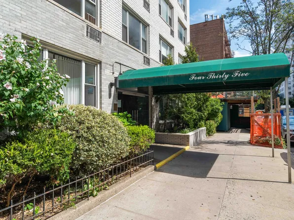 435 East 77th Street image 3 of 23