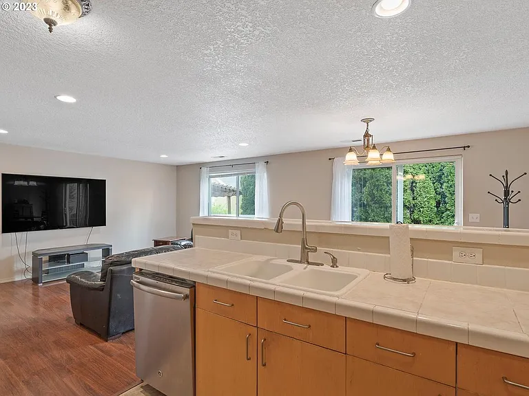 20653 SW Mabel St — Photo 4