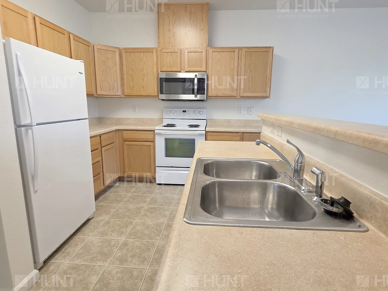 3 bed, 2.5 bath, 1889 sqft, $1,959 — Photo 3