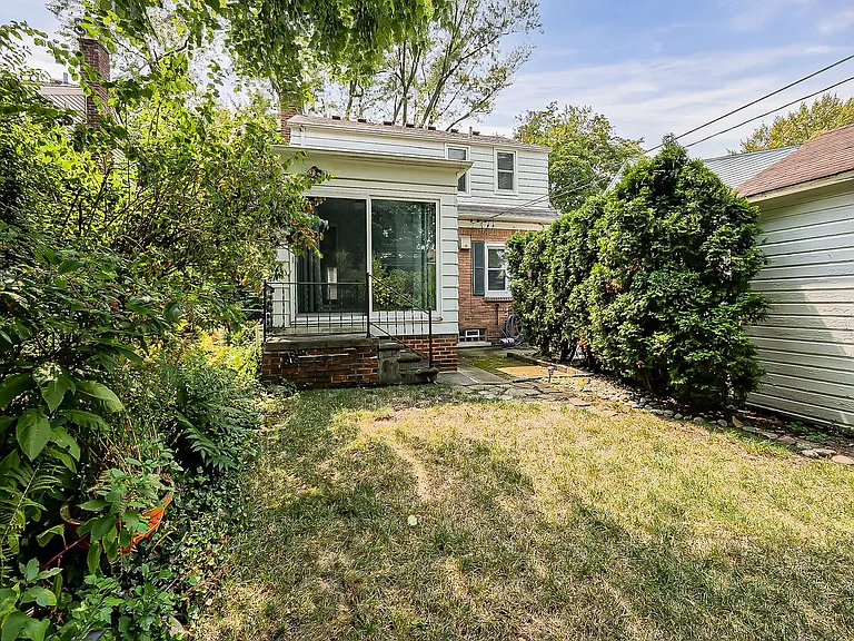 21530 Olmstead St — Photo 31