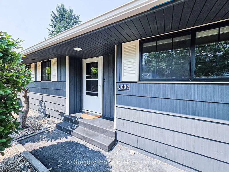 3 bed, 2.0 bath, 1415 sqft, $3,300 — Photo 3