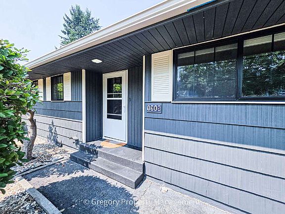 3rd image of 1715 Holbrook Ave
