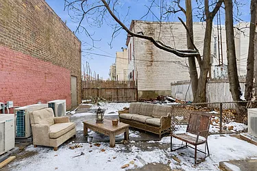 580 Seneca Avenue, #1B