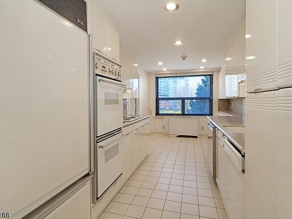 4th image of 2 Claridge Dr. 1LE